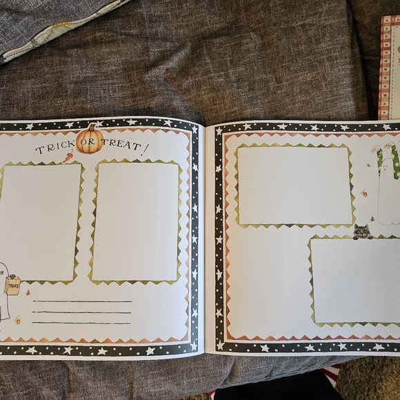 4 Seasonal Scrapbooks - Picture 9 of 11